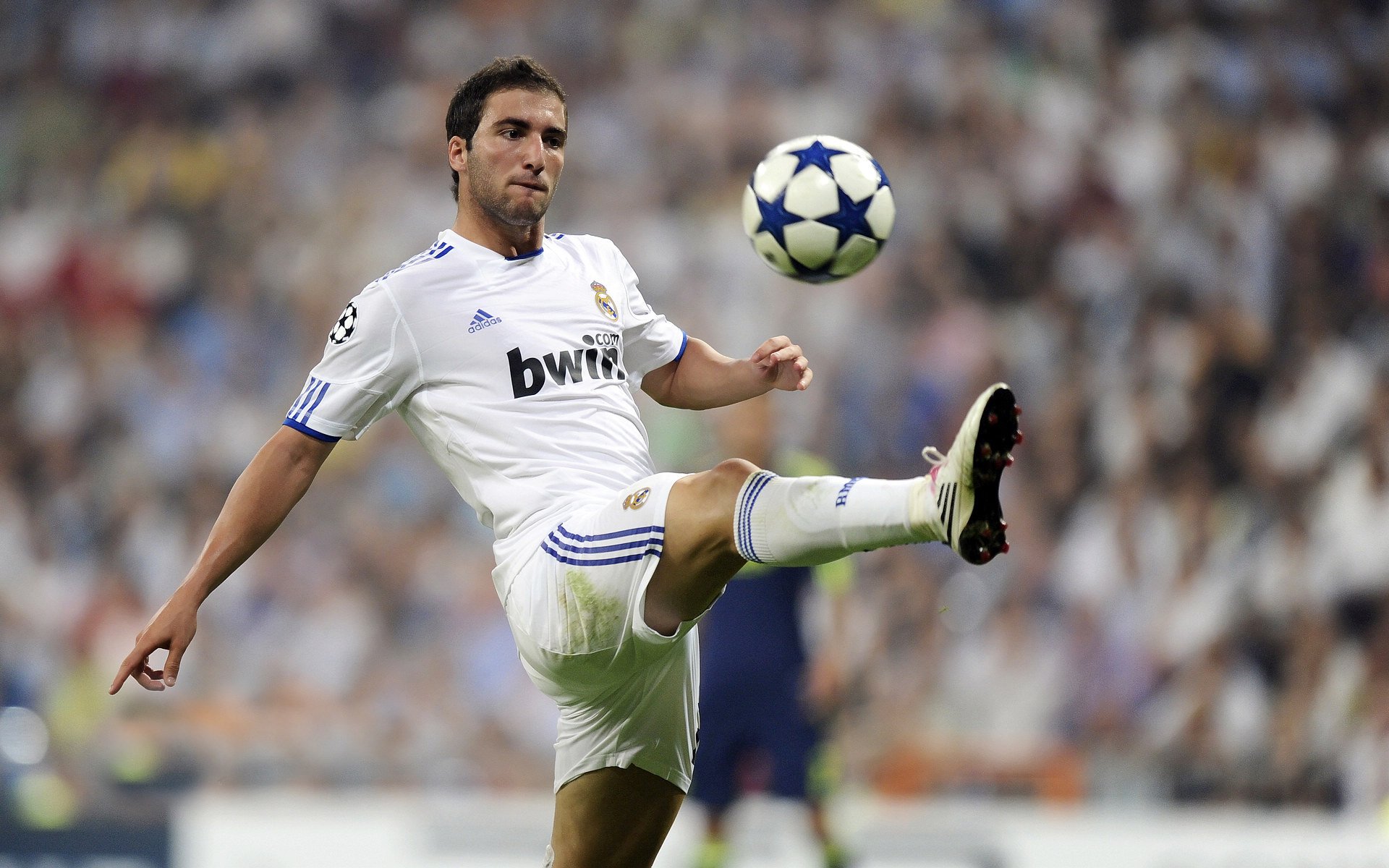 足球公益项目走进残障学校开展互动，足球公益活动策划方案